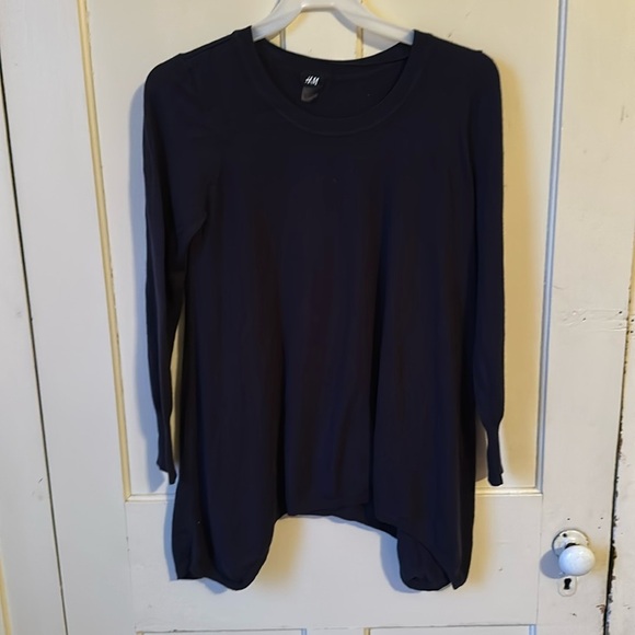 H&M Navy sweater size large - Picture 1 of 3